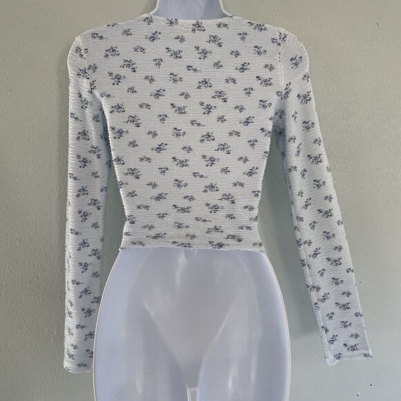 Hollister Cropped Long Sleeve Ruched Blue Floral Top Waffle Knit V Neck- XS - Picture 3 of 4